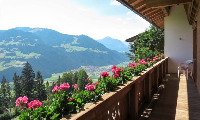 Holdernach Apartment | Relax at Moarerlechenhof: 9.8 Rated, Lakeside Escape