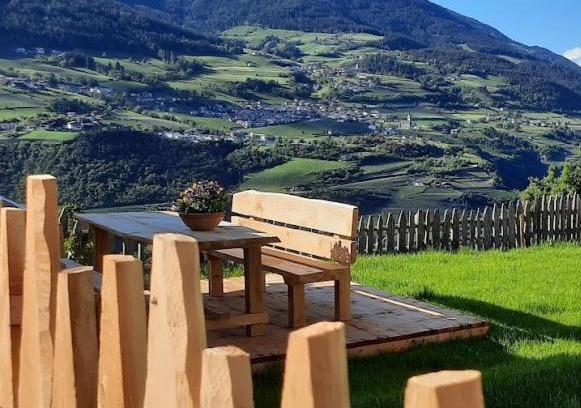 Albions Apartment | Pet-Friendly Retreat at Moarhof Gufidaun - Rated 9.6/10