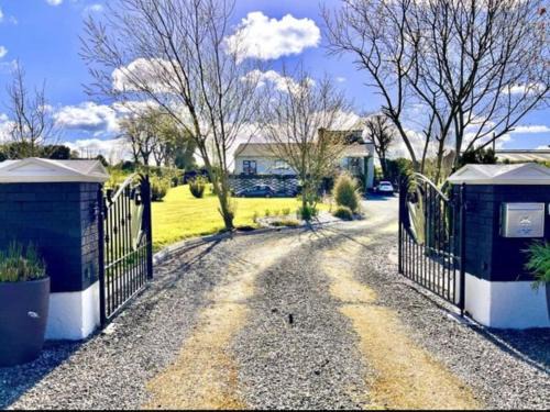 Moate Apartment | Welcoming Moate: Family-Friendly One Bedroom Apartment