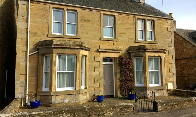 Cupar Apartment | Exceptional Moatville Cupar: Family-Friendly with Kitchen