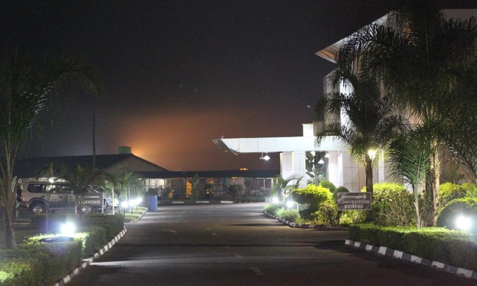 Kitwe Hotel | Comfortable Moba Hotel & Convention Centre with Pool Access