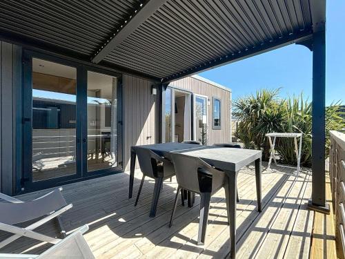 Jullouville-les-Pins House | Family-Friendly Mobil-Home Jullouville with Pool Access