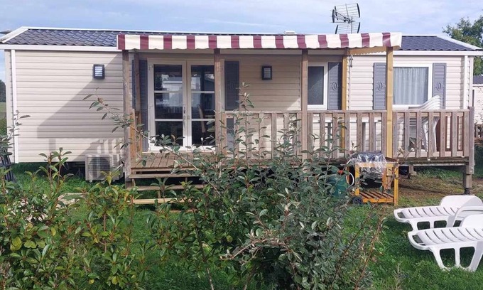 Coulanges House | Cozy Mobile Home for 6 with Pool & Spa in Val de Loire