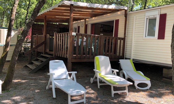 Ruoms House | Enjoy Family-Friendly Comfort at Mobil Home Aluna Vacances