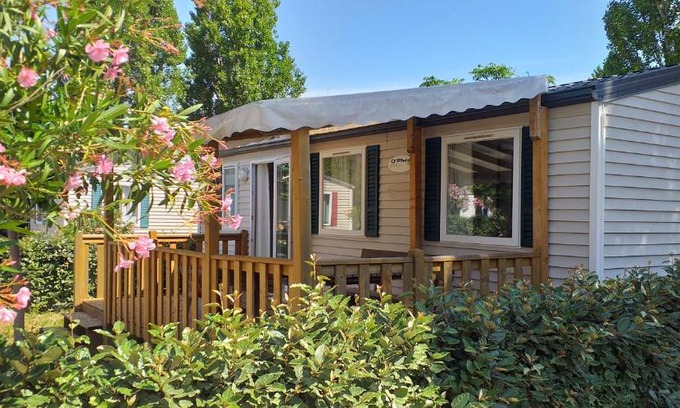 Vic-la-Gardiole Other | Cozy Mobil-Home Camping with Pool and Ocean Views