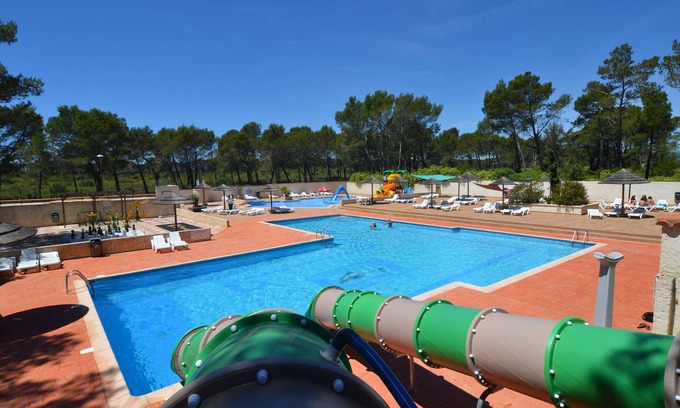 Le Castellet House | Discover Mobil Home Castellet: Family-Friendly Getaway!
