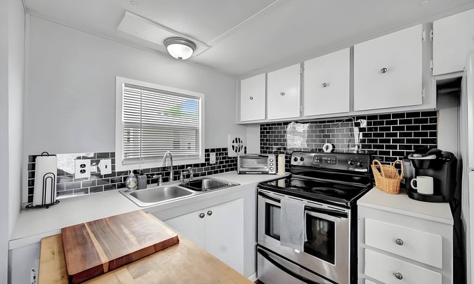 Diplomat House | Discover a Cozy Mobile Home in North Fort Myers Community