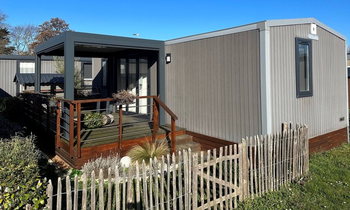 Jullouville-les-Pins House | Family-Friendly Mobil-home Jullouville with Ocean View