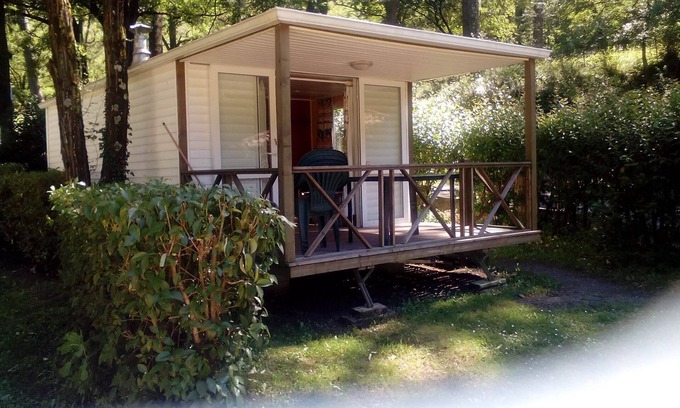 Saint-Jean-de-Valeriscle Ski Chalet | Family-Friendly Mobile Home with Private Pool & Terrace