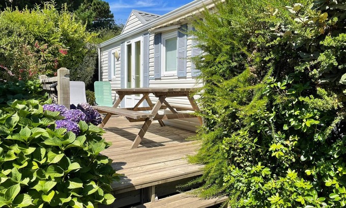 Plougrescant House | Oceanfront Mobile Home for 4-6 in Plougrescant - Rated 10/10