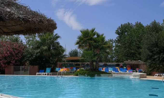 La Tamarissiere House | Family-Friendly Mobile Home Just Steps from the Beach