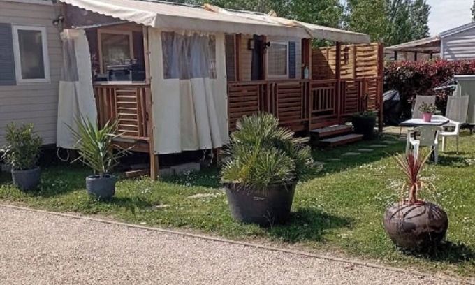 Condrieu House | Cozy Mobile Home with Pet-Friendly Amenities for Families