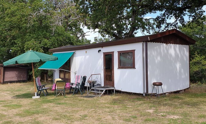 Tronget House | Cozy Mobile Home Nestled in Serene Meadows for Families