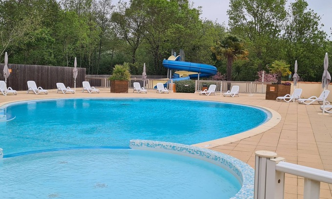 Angles House | Ideal Mobile Home for 6 in a Family-Friendly Campsite
