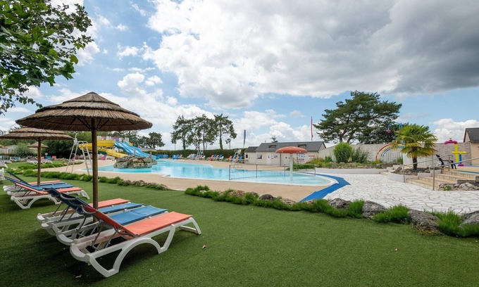 Veuzain-sur-Loire House | Discover a Mobile Home in Centre-Val de Loire with Pool