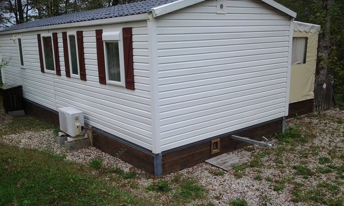 Peyrignac House | Cozy Mobile Home with Pet-Friendly Amenities & Breakfast
