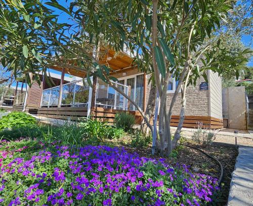 Murter Resort | Ideal Oceanfront Stay at Mobile House 4 You, Camp Rehut