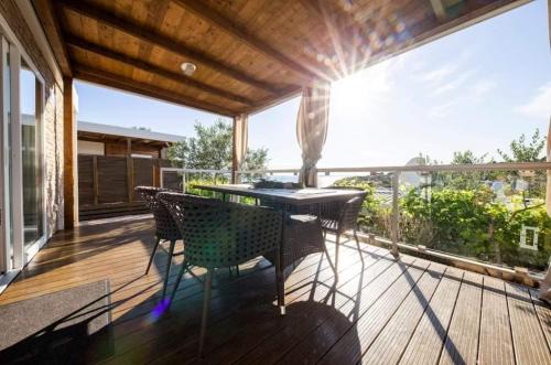 Murter Resort | Oceanfront Mobile House Emma: Family-Friendly Escape in Murter