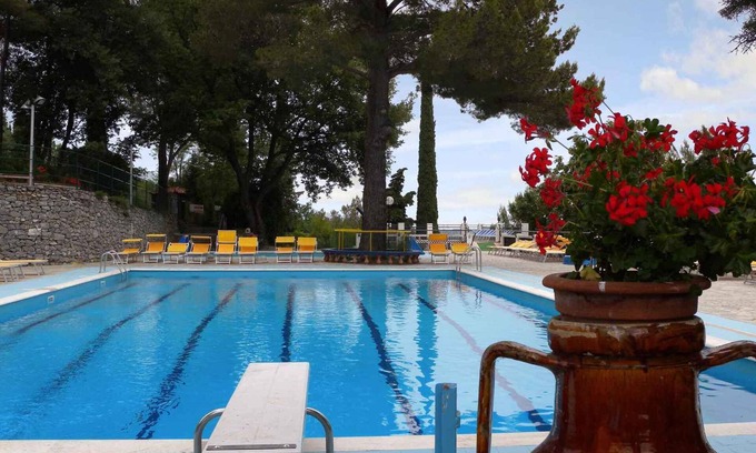 Villanova d'Albenga House | Mobilehome with Terrace, Pool & Air Conditioning Awaits