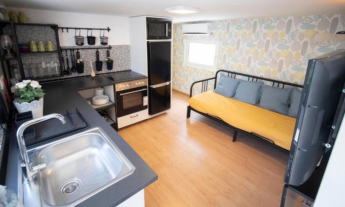 Szantod House | Cozy Mobilehome Szántód with Private Beach & Ocean View