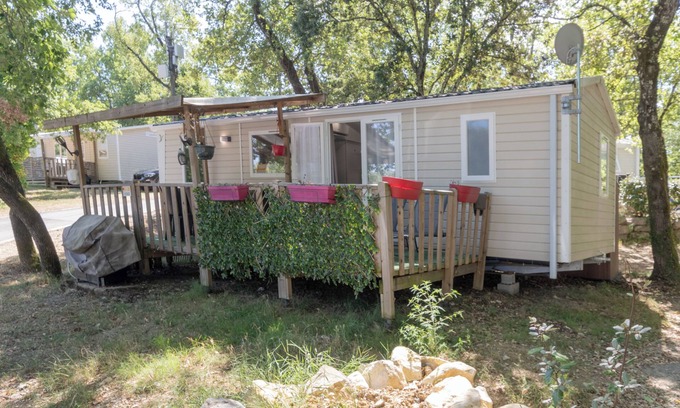 Lagorce Apartment | Mobilehome Retreat with Private Terrace & Shared Pool
