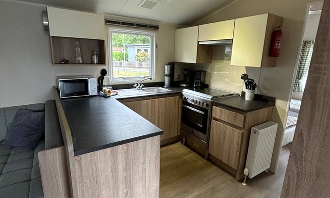 Midlum Apartment | Cozy Mobilheim for 4 Guests with Oceanfront Views