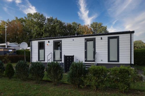 Borgdorf House | Family-Friendly Mobilheim Summer Lounge Apartment Retreat