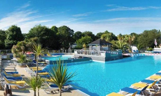 Tregunc House | Family-Friendly Mobilhome with Pool and Ocean Views