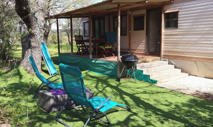 Jouques House | Tranquil Mobile Home Retreat with Spa & Hot Tub Access