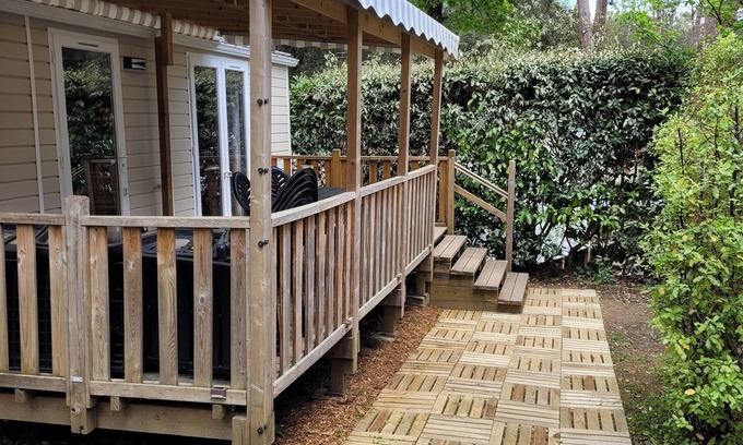 Saint-Brevin-les-Pins House | Beachside MobilHome for 4 with Pool and Ocean Views