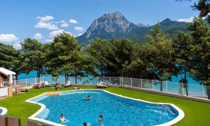 Prunieres House | Family-Friendly Mobilhome Prestige with Pool & Spa Amenities