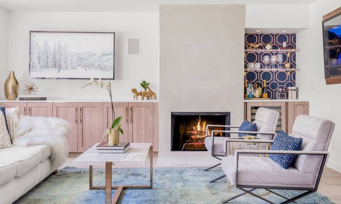 Aspen Condo | Elegant Aspen Moby House: Mountain Views & Spa Amenities
