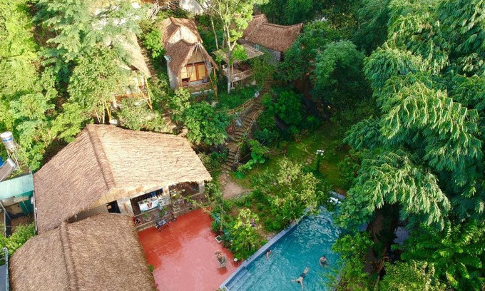 Moc Chau Cabin | Relax at Moc Chau Retreat: Pet-Friendly with Pool & Hot Tub
