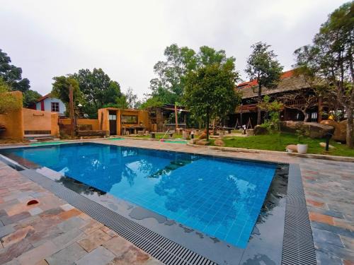 Huong Thuy Villa | Moc Homestay & Villa