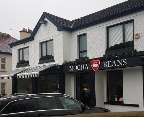 Roscoe Bed & Breakfast | Cozy Mocha Newcastle: Breakfast and Hot Tub Awaits You