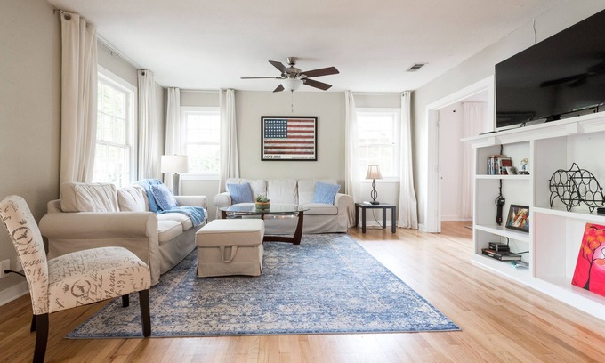 West Congress House | Exquisite Mockingbird Classic on South Congress Ave.
