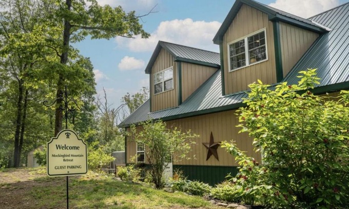 Luray Apartment | Relaxing Mockingbird Mountain Spa and Retreat with Ocean Views