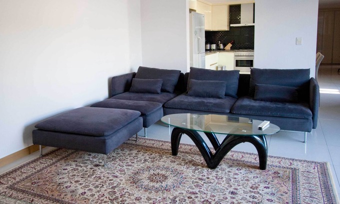 Hannamil-tong Apartment | Modern 3-Bedroom Retreat with Scenic Views & Parking