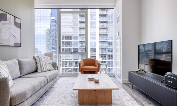 South Loop Apartment | Modern 1BR Retreat with Pool & Gym Near Grant Park