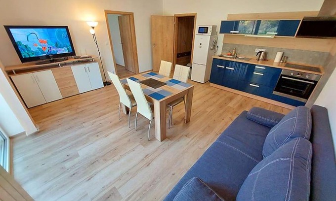 Horni Marsov Apartment | Stylish Apartment Horní Maršov - Pet and Child Friendly
