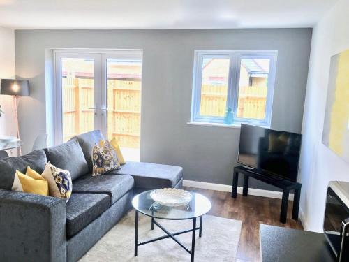 Cowley Apartment | Convenient Rana Court Apts Near Hospitals & Business Parks