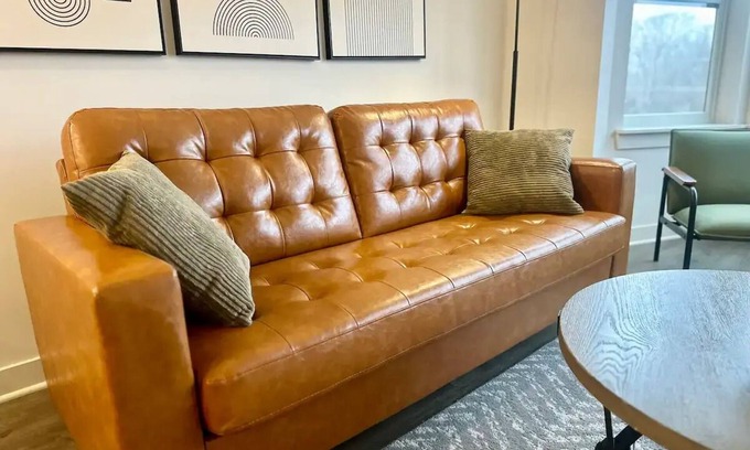 Broad Ripple Apartment | Contemporary 1 Bd on the Monon Trail with Free Parking