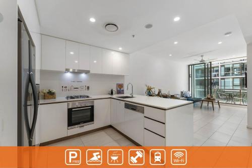 Newstead Apartment | Modern 1-Bedroom Apartment with Pool & Free Parking
