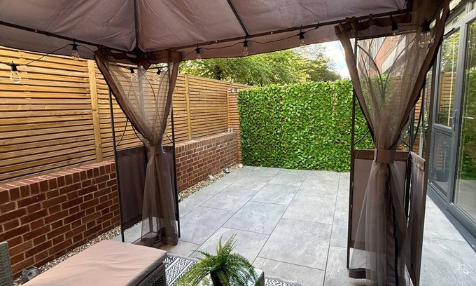 Gravesend Apartment | Modern 1 Bed Apartment with Garden in Gravesend