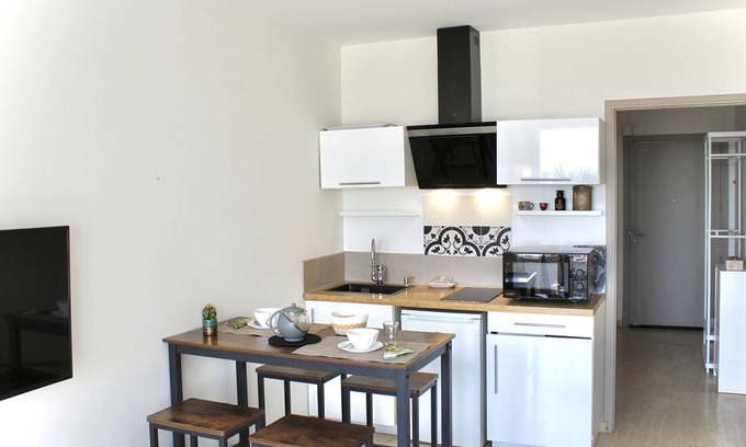 Villeneuve Loubet Beach Apartment | Cozy 1-Bedroom Apartment with Oceanfront Views