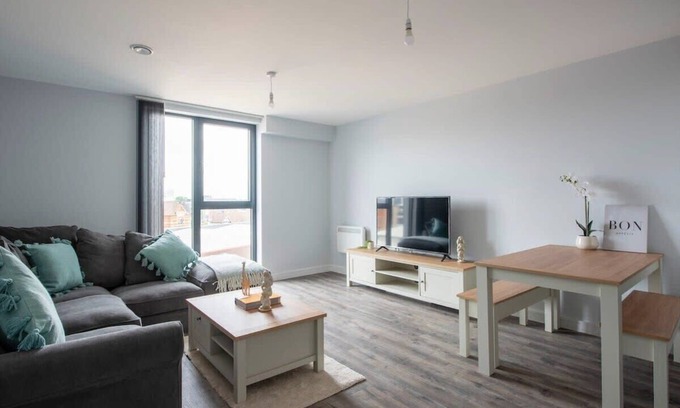 Bordesley Apartment | Trendy 1 Bedroom Apartment in Birmingham with Kitchen Access
