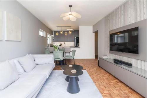 Sea Point Apartment | Modern, 1 Bedroom Apartment, Beach Road, Seapoint