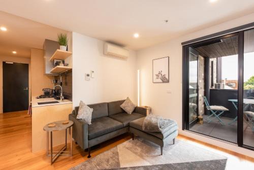 Brunswick East Apartment | Modern 1 Bedroom Apartment Near CBD in Brunswick East