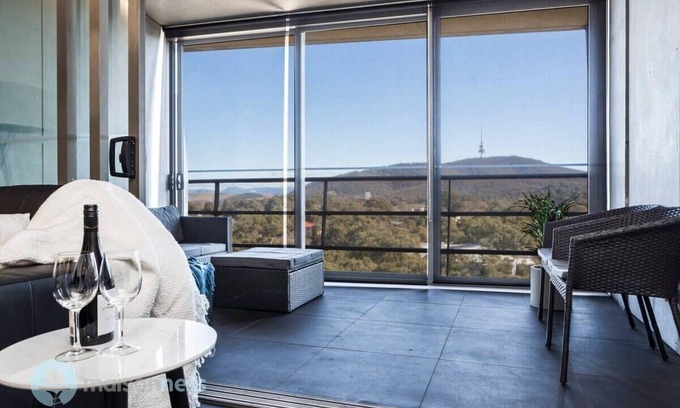 City West Apartment | Delightful 1 Bedroom Apartment Near ANU with Parking