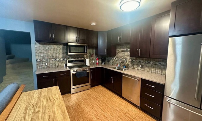 Campbell Park Apartment | Modern 1 bedroom close to UAA